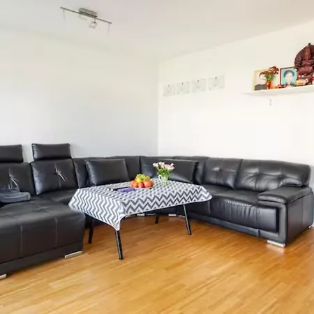 Mit Balkon-richtung Messe Homestay